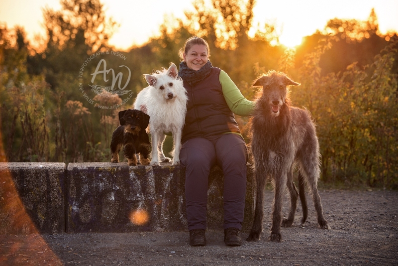 Anja-Wilbs-Tierfotografie_Frau-mit-Hunden_1